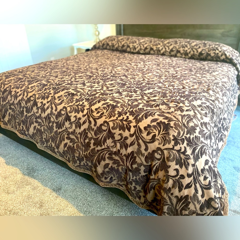 Bella Notte Elegant Brown Tennyson Floral Bedding Coverlet Queen